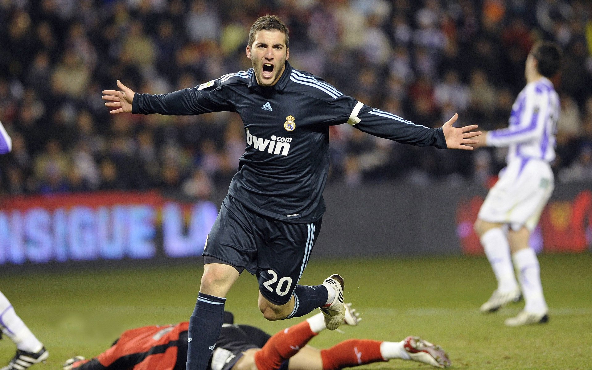 英超金靴之争进入白热化，英超 金靴